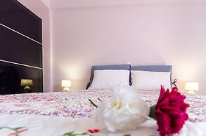 Leo - Unique Glyfada Apartment