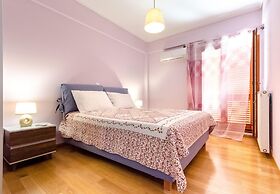 Leo - Unique Glyfada Apartment