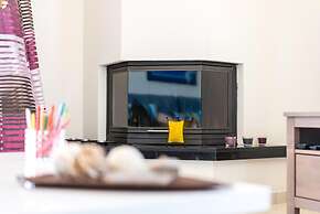 Leo - Unique Glyfada Apartment