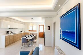 Leo - Unique Glyfada Apartment