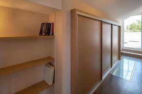 Solon - Deluxe City Center Apartment