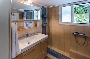 Aquarius - Glyfada Detached House