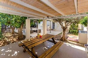 Aquarius - Glyfada Detached House