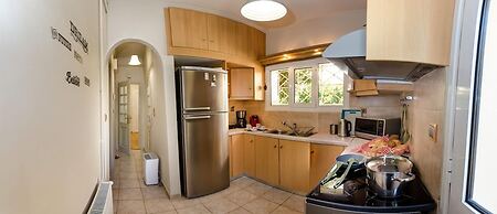 Aquarius - Glyfada Detached House