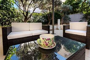 Aquarius - Glyfada Detached House