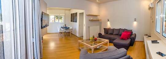 Aquarius - Glyfada Detached House