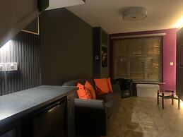 Liverpool City, Fairfield Duplex Suite