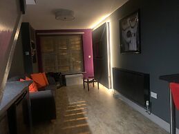 Liverpool City, Fairfield Duplex Suite