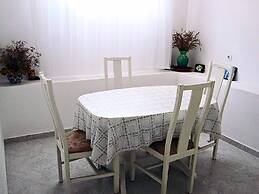 Apartment Serene Step From The Sea, Sleeps 5