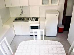 Apartment Serene Step From The Sea, Sleeps 5
