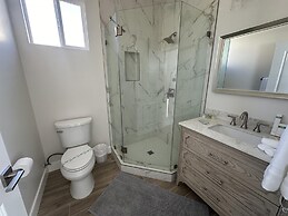 NEW 2BR House IN Glendale Built in 2024 With Garage Private Patio p77