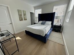 NEW 2BR House IN Glendale Built in 2024 With Garage Private Patio p77