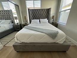 NEW 2BR House IN Glendale Built in 2024 With Garage Private Patio p77