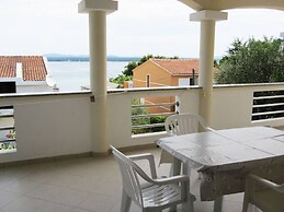 Sea View Apartment Serene, Sleeps 7