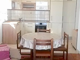 Sea View Apartment Serene, Sleeps 7