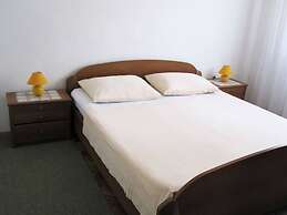 Sea View Apartment Serene, Sleeps 7
