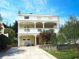 Sea View Apartment Serene, Sleeps 7