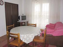 Sea View Apartment Serene, Sleeps 7