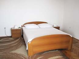 Sea View Apartment Serene, Sleeps 7
