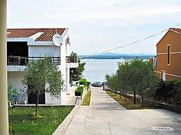 Sea View Apartment Serene, Sleeps 7
