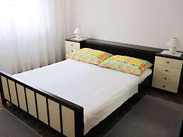 Sea View Apartment Serene, Sleeps 7