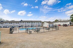 Condo w/ Pool: Walk to University of Mississippi!