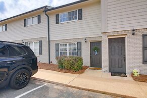 Condo w/ Pool: Walk to University of Mississippi!