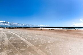 Daytona Beach Oceanfront Condo w/ Pool Access!