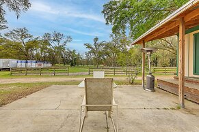 Morriston Getaway w/ Patio - Near Hits Farm!