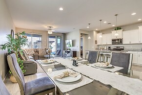 Goodyear Oasis w/ Outdoor Pool + Hot Tub!