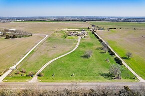 On 10 Acres: Celina Ranch w/ Pool & Fire Pit!