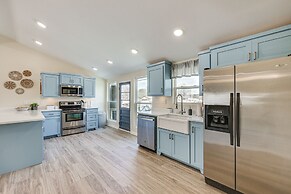 Waterfront Home on Lake Hamilton w/ Dock & 2 Decks