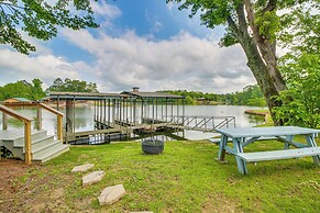 Waterfront Home on Lake Hamilton w/ Dock & 2 Decks