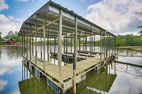 Waterfront Home on Lake Hamilton w/ Dock & 2 Decks