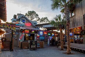 Pilot House 518 1 Bedroom Condo by RedAwning