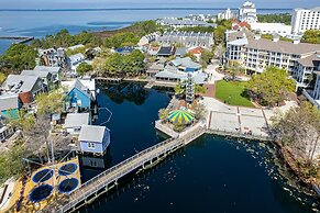 Pilot House 518 1 Bedroom Condo by RedAwning