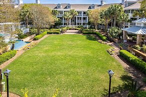 Pilot House 518 1 Bedroom Condo by RedAwning