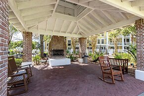 Pilot House 518 1 Bedroom Condo by RedAwning