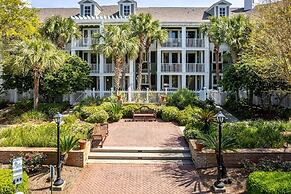 Pilot House 518 1 Bedroom Condo by RedAwning