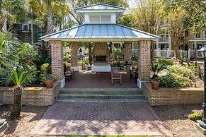 Pilot House 518 1 Bedroom Condo by RedAwning