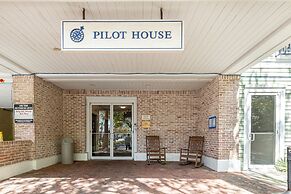 Pilot House 518 1 Bedroom Condo by RedAwning