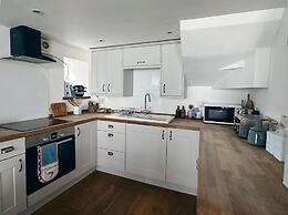 Beautiful 3-bed Cottage With Stunning sea Views