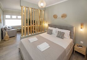 Waikiki Studio in the center by GHH