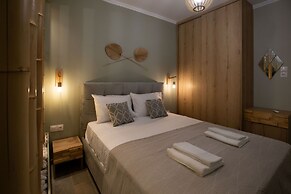 Waikiki Studio in the center by GHH