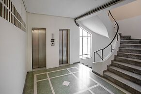 Waikiki Studio in the center by GHH