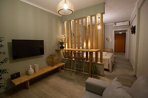 Waikiki Studio in the center by GHH