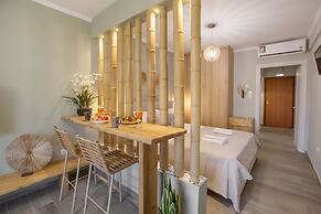 Waikiki Studio in the center by GHH