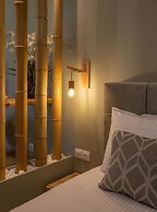 Waikiki Studio in the center by GHH