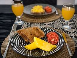 Villa Umara Seminyak Sun, Sand & Style: 5-min Walk to Beach!