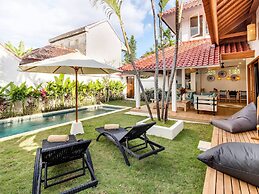 Villa Umara Seminyak Sun, Sand & Style: 5-min Walk to Beach!